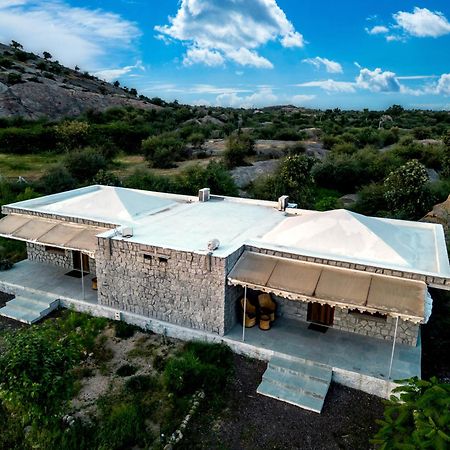 Готель Clarks Safari Jawai Jawai Bandh Екстер'єр фото